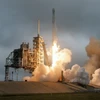 Tàu Dragon được tên lửa đẩy Falcon 9 đưa vào vũ trụ từ căn cứ không quân Cape Canaveral, bang Florida, Mỹ. (Nguồn: EPA/TTXVN)