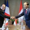 Tổng thống Pháp Francois Hollande và người đồng cấp nước chủ nhà Joko Widodo. (Nguồn: netralnews.com)