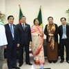 Phó Chủ tịch Quốc hội Tòng Thị Phóng chụp ảnh chung với Chủ tịch Quốc hội Bangladesh. (Ảnh: Huy Bình/Vietnam+)