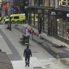 Hiện trường vụ xe tải lao vào đám đông ở Stockholm ngày 7/4. (Nguồn: EPA/TTXVN)