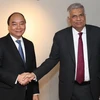 Thủ tướng Nguyễn Xuân Phúc gặp Thủ tướng Sri Lanka Ranil Wickremesinghe bên lề Hội nghị thường niên lần thứ 47 Diễn đàn Kinh tế Thế giới tại Davos tháng 1/2017. (Ảnh: Thống Nhất/TTXVN)