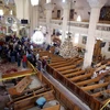 Lực lượng an ninh điều tra tại hiện trường vụ đánh bom nhà thờ của người Cơ đốc giáo Ai Cập ở thành phố Tanta. (Nguồn: EPA/TTXVN)