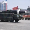 Một loại tên lửa được Triều Tiên trưng bày tại lễ diễu binh kỷ niệm 105 năm ngày sinh cố Chủ tịch Kim Nhật Thành ở Bình Nhưỡng. (Nguồn: THX/TTXVN)