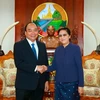 Thủ tướng Nguyễn Xuân Phúc hội kiến với Chủ tịch Quốc hội Lào Pany Yathotou. (Ảnh: Thống Nhất/TTXVN)
