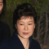 Cựu Tổng thống Hàn Quốc Park Geun-hye sau phiên thẩm vấn tại Tòa án Quận Trung ương Seoul. (Nguồn: AFP/TTXVN)
