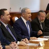 Thủ tướng Israel Benjamin Netanyahu (thứ ba, trái) tại một phiên họp Nội các ở thủ đô Jerusalem. (Nguồn: THX/TTXVN)