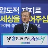 Ứng cử viên Moon Jae-In tại cuộc họp báo ở Seoul. (Nguồn: EPA/TTXVN)