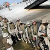 Lính thủy đánh bộ Mỹ trở về căn cứ quân sự ở Okinawa, Nhật Bản sau 4 tuần làm nhiệm vụ tại Iraq. (Nguồn: AFP/TTXVN)