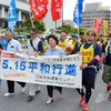 Khoảng 800 người tham gia cuộc tuần hành phản đối xây dựng các căn cứ quân sự mới của Mỹ tại Naha, Okinawa. (Nguồn: Kyodo/TTXVN)