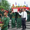 Lễ truy điệu và an táng hài cốt liệt sỹ quân tình nguyện và chuyên gia Việt Nam hy sinh tại Lào. (Ảnh: Trần Tĩnh/TTXVN)