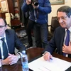 Tổng thống Cyprus Nicos Anastasiades (phải) và Đặc phái viên Liên hợp quốc về tái thống nhất đảo Cyprus Espen Barth Eide (trái) tại một cuộc họp ở Nicosia. (Nguồn: EPA/TTXVN)
