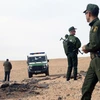 Lực lượng an ninh Algeria tuần tra tại làng In-Salah, phía Nam Algeria. (Nguồn: AFP/TTXVN)