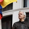 Ông Julian Assange tại Đại sứ quán Ecuador ở London, Anh. (Nguồn: AFP/TTXVN)