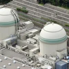 Lò phản ứng số 3 (trái) tại nhà máy điện Takahama thuộc tỉnh Fukui, Nhật Bản. (Nguồn: Kyodo/TTXVN)