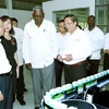Chủ tịch Quốc hội Cuba Esteban Lazo Hernández thăm dây chuyền chế biến sữa Mộc Châu. (Ảnh: Nguyễn Dân/TTXVN)