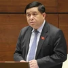 Bộ trưởng Bộ Kế hoạch và Đầu tư Nguyễn Chí Dũng trả lời chất vấn của Đại biểu Quốc hội. (Ảnh: Phương Hoa/TTXVN)