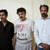 Các đối tượng thực hiện ca ghép tạng bất hợp pháp bị bắt tại Lahore. (Nguồn: AFP/TTXVN)