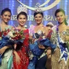  Người đẹp Thái Lan Nuttanan Naree (thứ hai, bên phải) đăng quang Hoa hậu tại Cuộc thi Hoa hậu Hữu nghị ASEAN 2017. (Ảnh: Xuân Triệu/TTXVN)