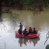 Lực lượng cứu hộ tỉnh Lâm Đồng tìm kiếm những người mất tích. (Ảnh: Chu Quốc Hùng/TTXVN)