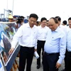Thủ tướng Nguyễn Xuân Phúc đến thăm và làm việc tại Cảng Quốc tế Cái Mép. (Ảnh: Thống Nhất/TTXVN)