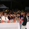 Thủ tướng Nguyễn Xuân Phúc dự Lễ tri ân người có công với cách mạng và Chương trình nghệ thuật Một thời hoa đỏ. (Ảnh: Thống Nhất/TTXVN)