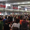 Hành khách xếp hàng chờ đợi kiểm tra an ninh tại sân bay Sydney, Australia. (Nguồn: EPA/TTXVN)