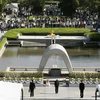 Thủ tướng Nhật Bản Shinzo Abe (giữa) tại lễ kỷ niệm. (Nguồn: EPA/TTXVN)