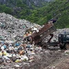 Bãi rác tại huyện Nga Sơn gây ô nhiêm môi trường nghiêm trọng. (Ảnh: Trịnh Duy Hưng/TTXVN)