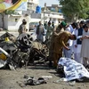 Nhân viên an ninh Pakistan điều tra tại hiện trường một vụ nổ bom ở Quetta. (Nguồn: THX/TTXVN)