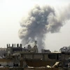 Khói bốc lên sau các vụ không kích ở Raqa. (Nguồn: AFP/TTXVN)