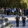 Cảnh sát Tây Ban Nha phong tỏa hiện trường nghi phạm Younes Abouyaaqoub bị bắn hạ tại Subirat. (Nguồn: EPA/TTXVN)