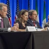 Các quan chức của Mỹ, Canada và Mexico tại lễ khai mạc vòng tái đàm phán NAFTA đầu tiên ở Washington, Mỹ. (Nguồn: AFP/TTXVN)