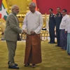 Tổng thống Myanmar Htin Kyaw (phải) và Thủ tướng Ấn Độ Narendra Modi (trái) tại cuộc gặp ở Naypyidaw. (Nguồn: AFP/TTXVN)