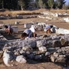 Các nhà khảo cổ khám phá đền thờ mới phát hiện. (Nguồn: rts.ch)