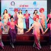 Một tiết mục ca múa giao lưu giữa Việt Nam và Campuchia tại lễ bế mạc. (Ảnh: An Hiếu/TTXVN)