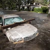 Một phương tiện bị nhấn chìm trong nước lũ sau bão Irma ở Jacksonville, bang Florida, Mỹ. (Nguồn: AFP/TTXVN)