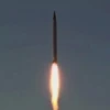 Tên lửa đạn đạo thế hệ mới Khoramshahr được phóng tại một địa điểm bí mật ở Iran. (Nguồn: Press TV/TTXVN)