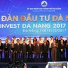 Thủ tướng Nguyễn Xuân Phúc với các đại biểu, doanh nghiệp tại diễn đàn đầu tư Đà Nẵng năm 2017. (Ảnh: Trần Lê Lâm/TTXVN)