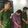 Cơ quan Cảnh sát điều tra đọc lệnh bắt tạm giam đối với Đỗ Thái Vũ. (Ảnh: Dương Giang/TTXVN)