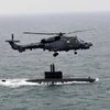 Trực thăng và tàu ngầm của Hàn Quốc tham gia cuộc diễn tập trên Hoàng Hải. (Nguồn: EPA/TTXVN)