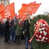 Vòng hoa của Đại hội quốc tế các Đảng Cộng sản và Công nhân lần thứ 19 mang dòng chữ Ghi nhớ công ơn những người đã bảo vệ Tổ quốc Xô Viết. (Ảnh: Tâm Hằng/TTXVN)
