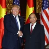 Thủ tướng Nguyễn Xuân Phúc hội kiến Tổng thống Hợp chúng quốc Hoa Kỳ Donald Trump thăm cấp Nhà nước tới Việt Nam. (Ảnh: Thống Nhất/TTXVN)