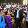 Chủ tịch nước Trần Đại Quang với đồng bào các dân tộc xã Tân Hưng. (Ảnh: Nhan Sáng/TTXVN)
