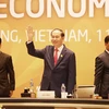 Chủ tịch nước Trần Đại Quang, Chủ tịch Hội nghị Cấp cao APEC lần thứ 25 chào mừng Lãnh đạo các nền kinh tế dự APEC. (Ảnh: TTXVN)