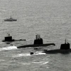 Tàu ngầm ARA San Juan, ARA Salta và ARA Santa Cruz tới căn cứ hải quân Mar del Plata, Argentina. (Nguồn: AFP/TTXVN)