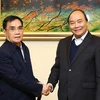 Thủ tướng Nguyễn Xuân Phúc tiếp nguyên Thủ tướng Lào Thongsing Thammavong. (Ảnh: Thống Nhất/TTXVN)