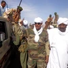 Thủ lĩnh phiến quân Musa Hilal (giữa) tại Nyala, thủ phủ bang Nam Darfur. (Nguồn: AFP/TTXVN)