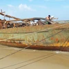 Phát hiện một tàu sắt bị đánh dạt vào bờ biển Quảng Nam