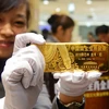 Vàng được bán tại một cửa hàng ở Bắc Kinh, Trung Quốc. (Nguồn: AFP/TTXVN)