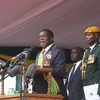 Tân Tổng thống Zimbabwe Emmerson Mnangagwa (trái). (Nguồn: THX/TTXVN)